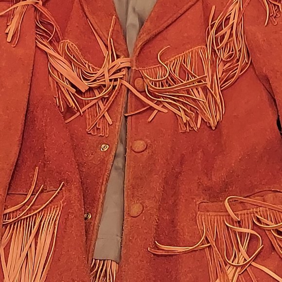 See video Vintage Custom Tailored By Jerrys Leather Goods Suede Fringe Jacket - Picture 3 of 9